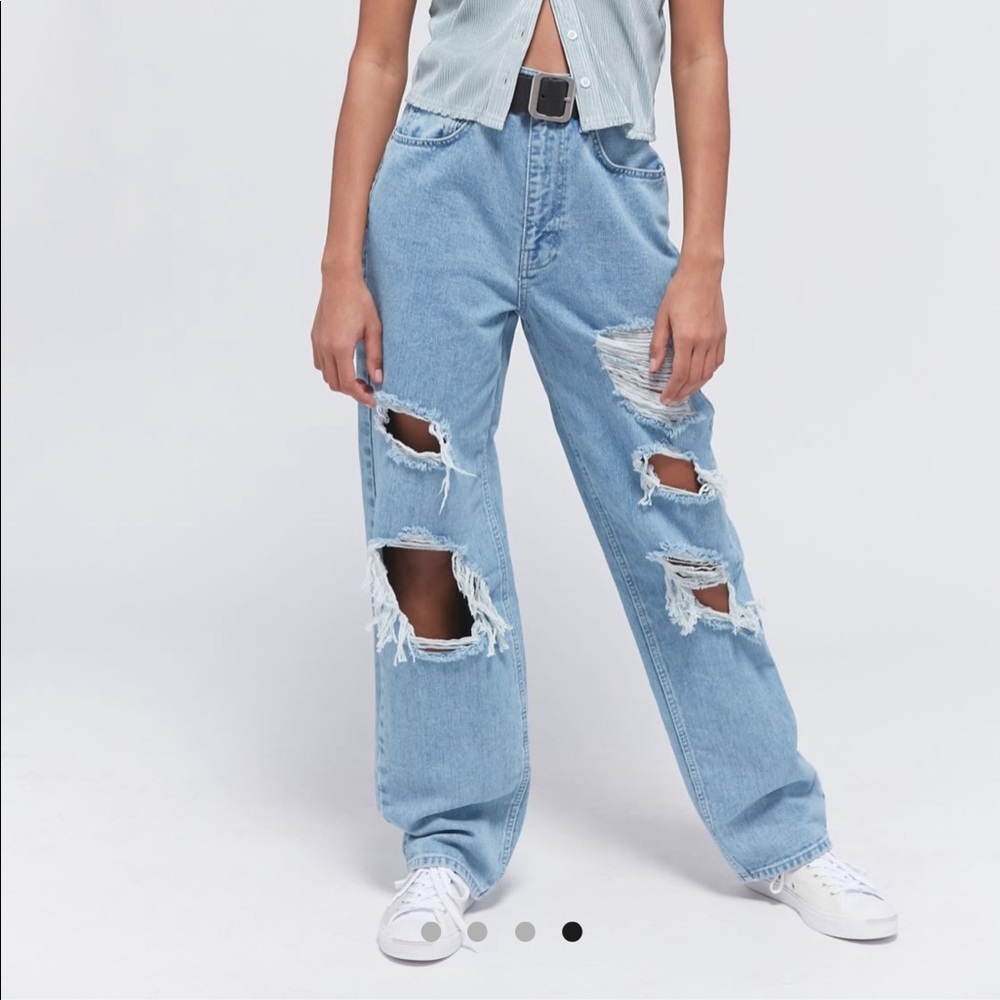 BDG HIGH RISE DISTRESSED JEANS